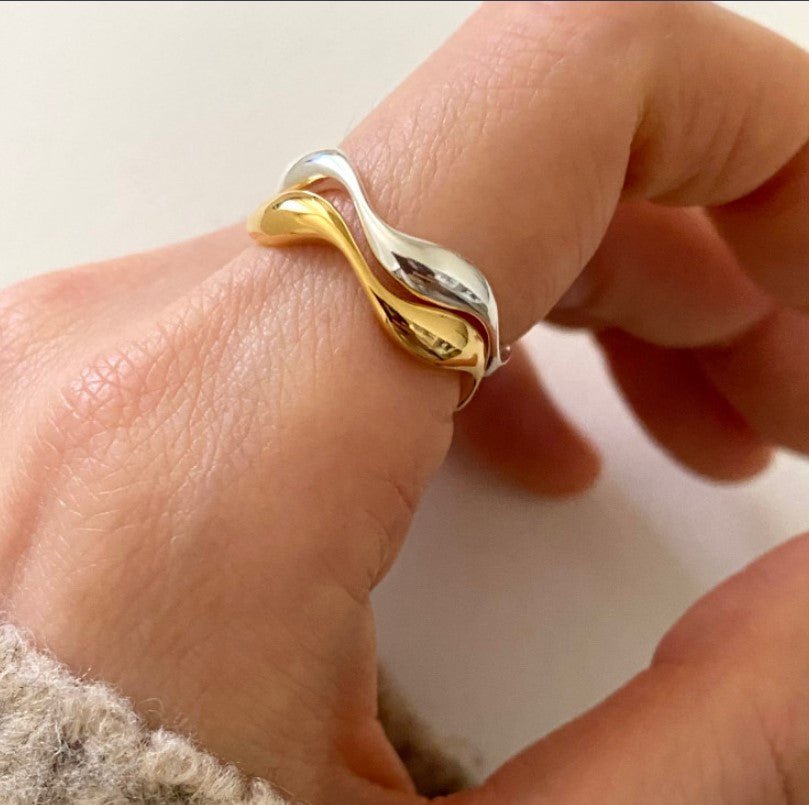 Waves Adjustable Ring