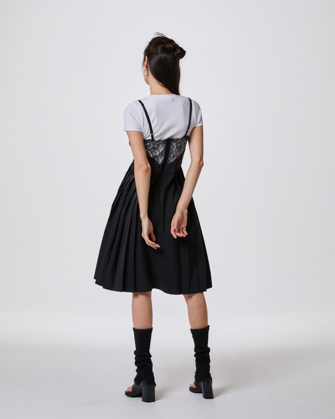 U-neck Lace Pleated Dress