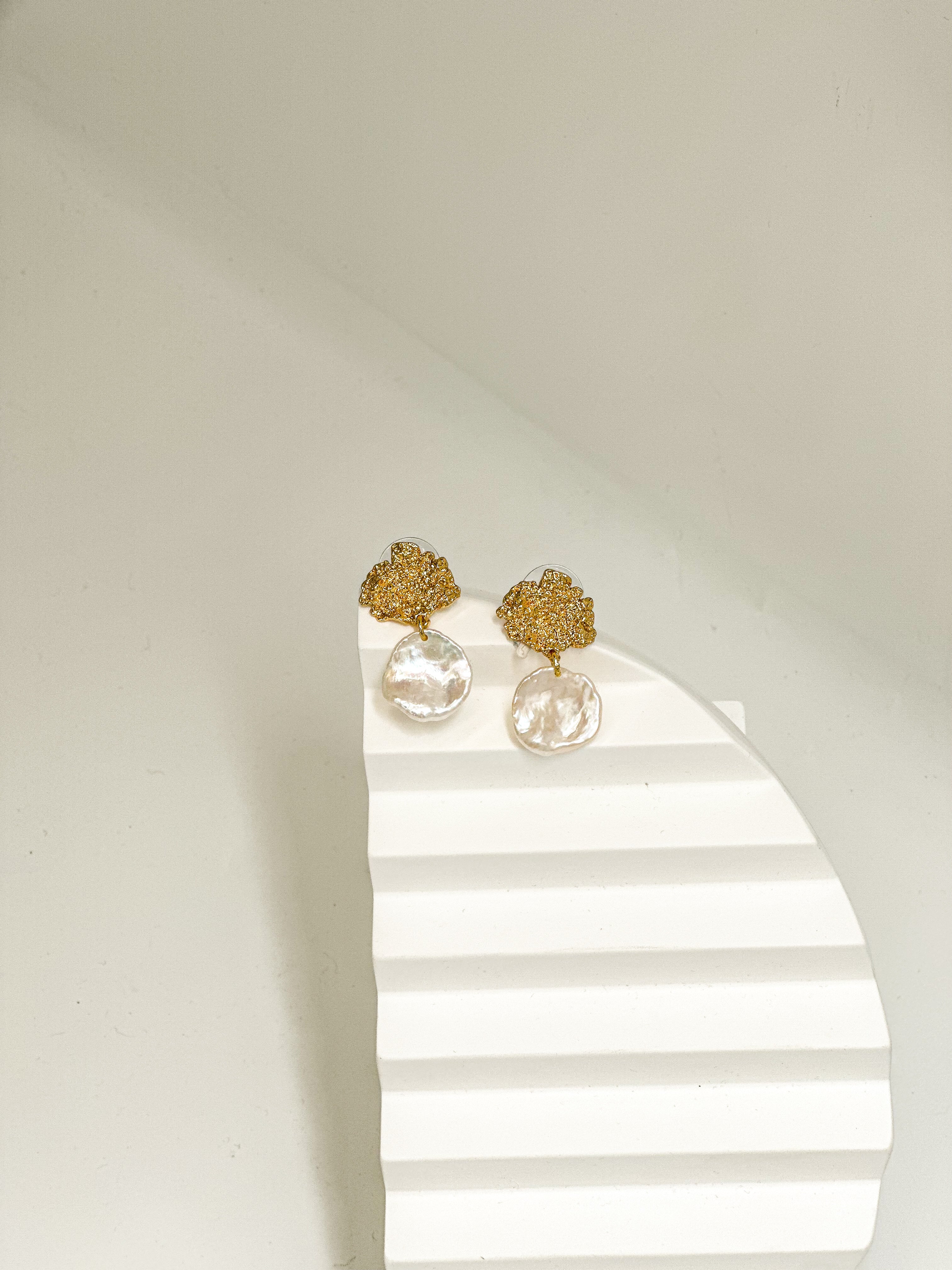 petal pearl gold foil Earrings