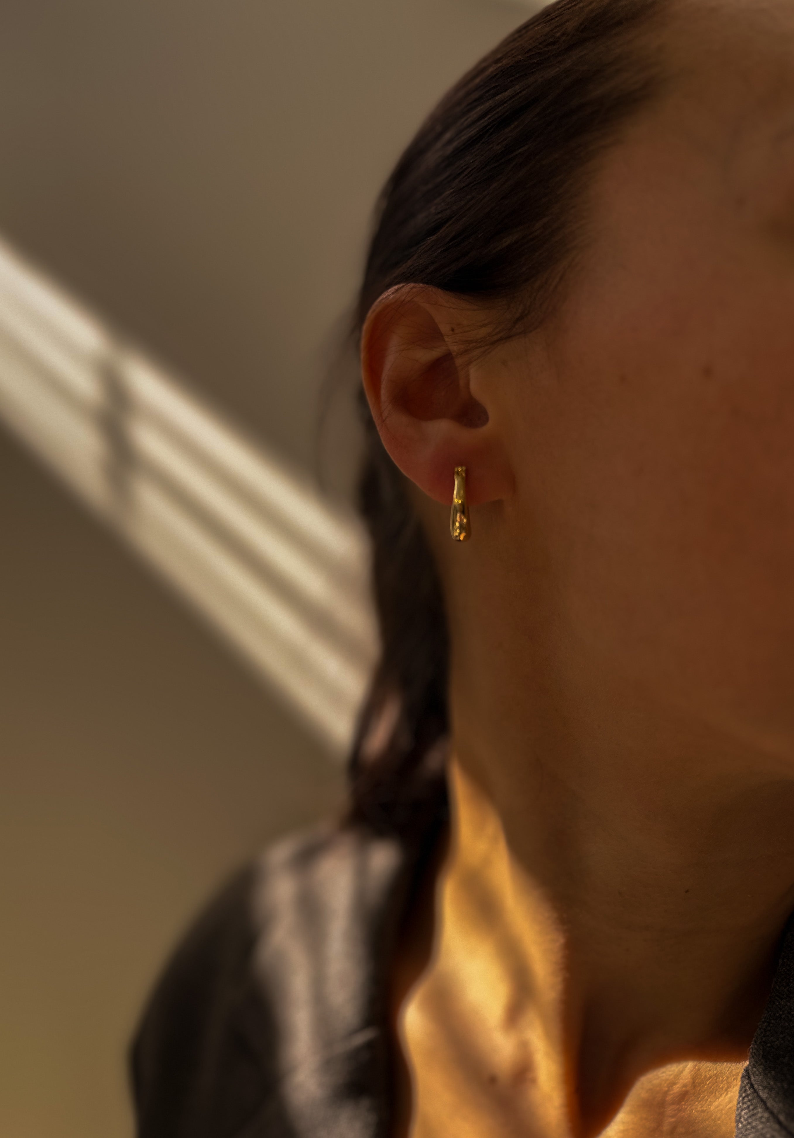 JWS Gold Hinged Hoops