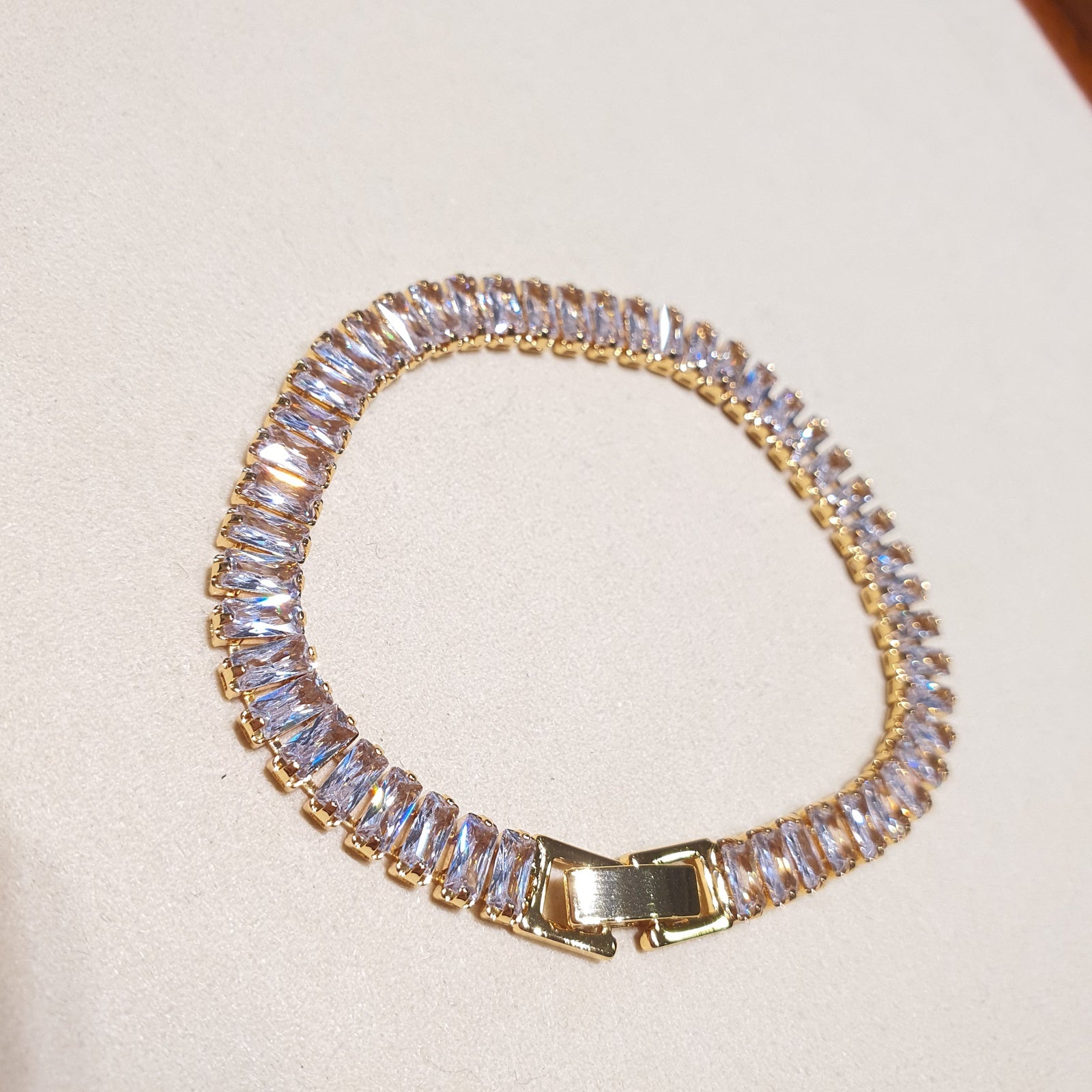 jWS Zircon Stone Bracelet 8 in